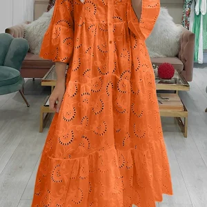 Grace - Robe élégante avec broderie à œillets