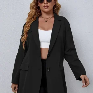Blazer noir boutonné grande taille, élégance pour le bureau