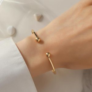 Bracelet manchette doré à décor de boules, élégance chic au quotidien