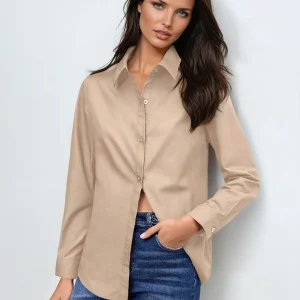 Chemise boutonnée en coton avec col classique, coupe classique