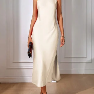Robe longue en satin sans manches fendue sur la cuisse pour mariage