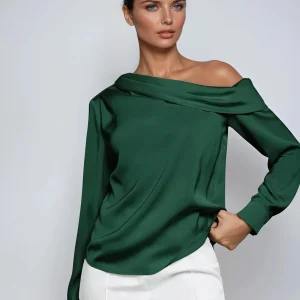 Chemisier élégant en satin avec silhouette drapée et froncée