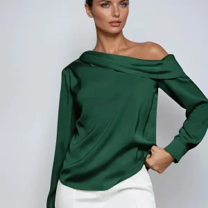 Chemisier élégant en satin avec silhouette drapée et froncée