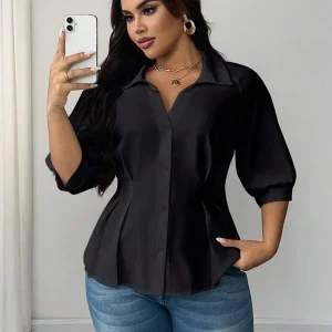 Chemisier grande taille à col et taille froncée, coupe élégante