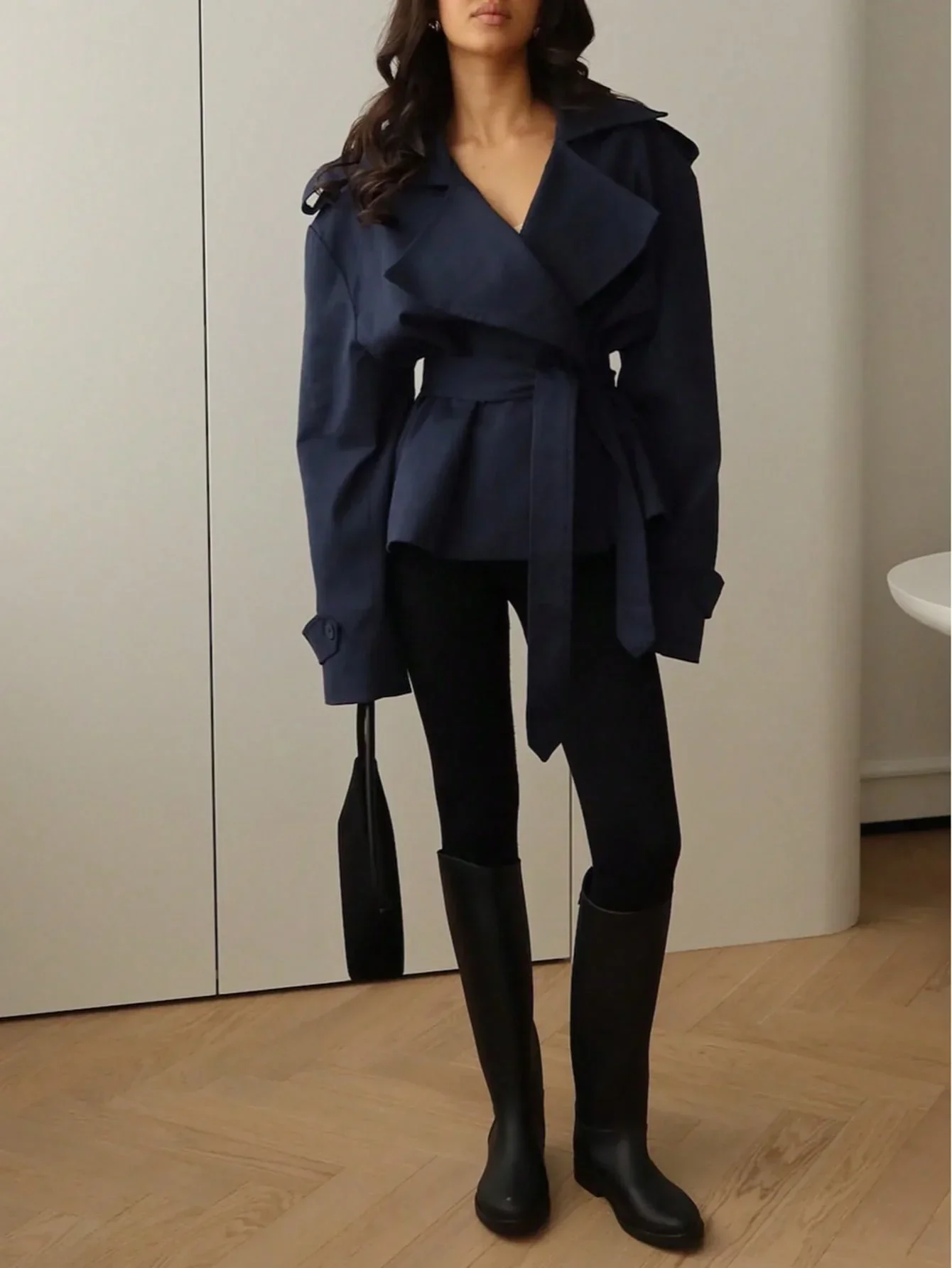 Coupe-vent à lacets avec col cascade pour une coupe flatteuse – Image 3