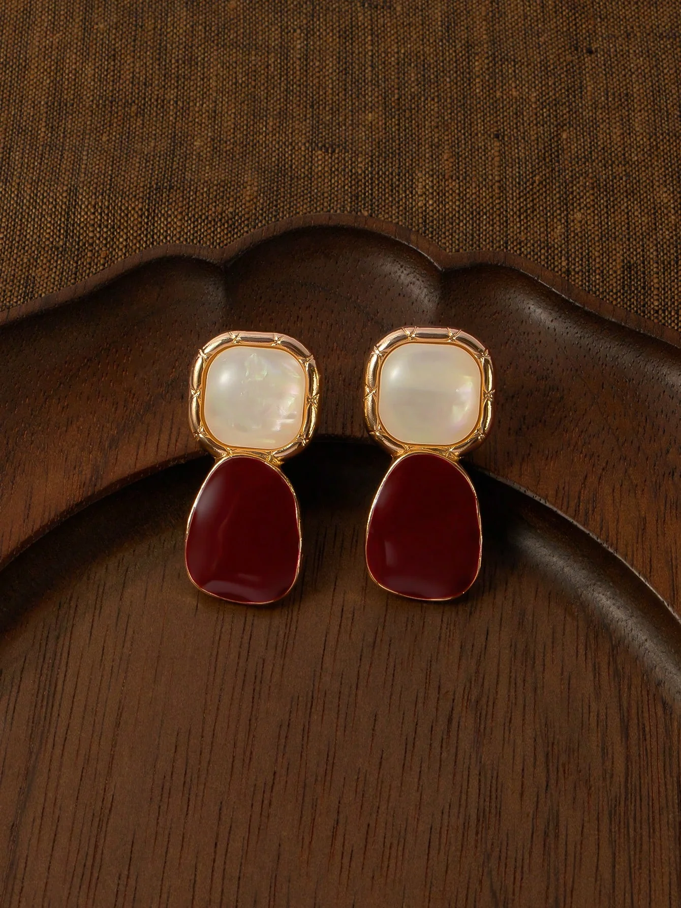Burgundy Zinc Square Drop Earrings – Image 3