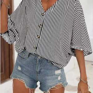 Addison - Blouse à rayures avec col en V, boutons et manches chauve-souris