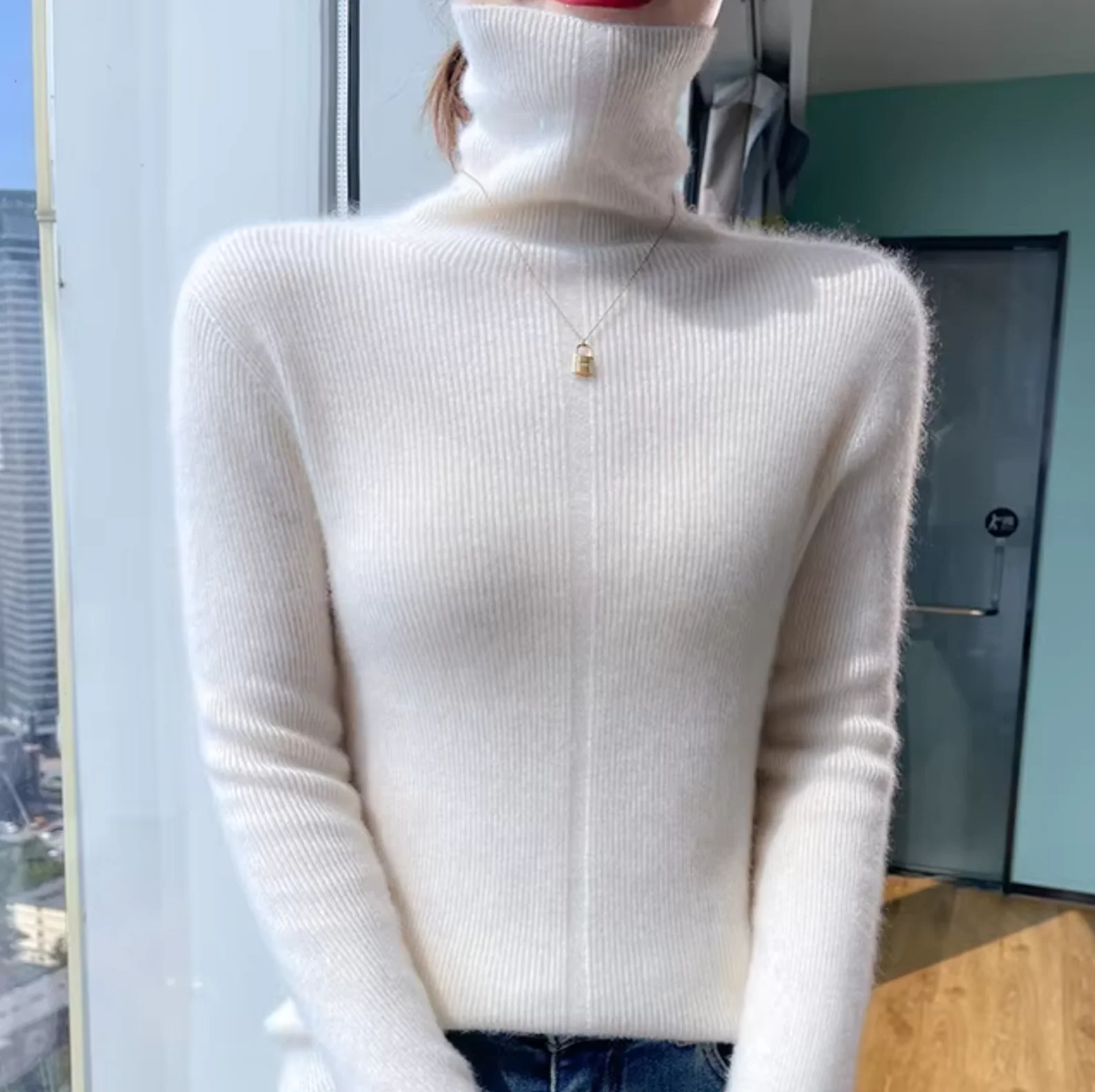Athena – Pull col roulé en laine et cachemire