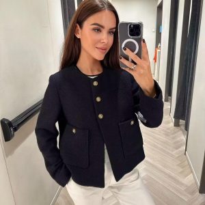 Veste Courte à Boutons Dorés | Élégante et Moderne | Coupe Structurée