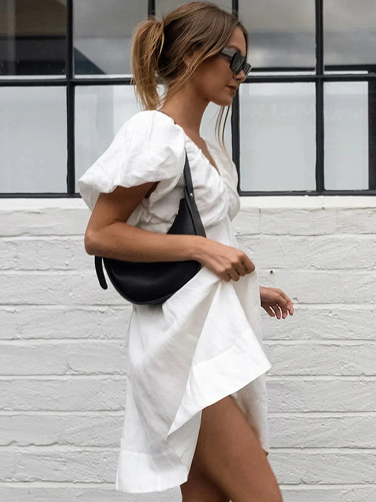 Robe dos nu en coton à col en V et manches bouffantes – Image 3