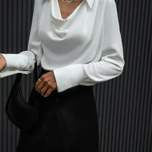 Chemisier plissé à manches longues et col en V