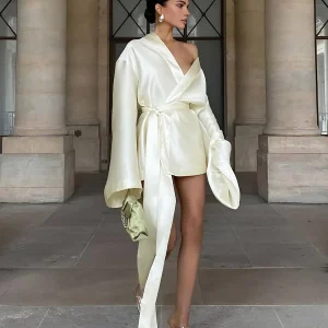 Robe ample à col en V et ceinture