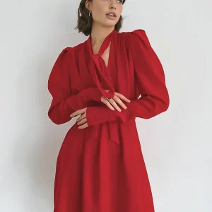 Robe courte à manches lanternes et décolleté en nœud
