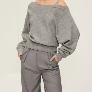 Pull ample uni à épaules dénudées