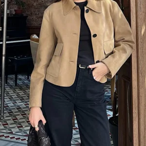 Veste Courte en Daim Camel | Minimalisme Élégant