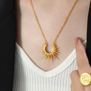 Collier pendentif soleil doré