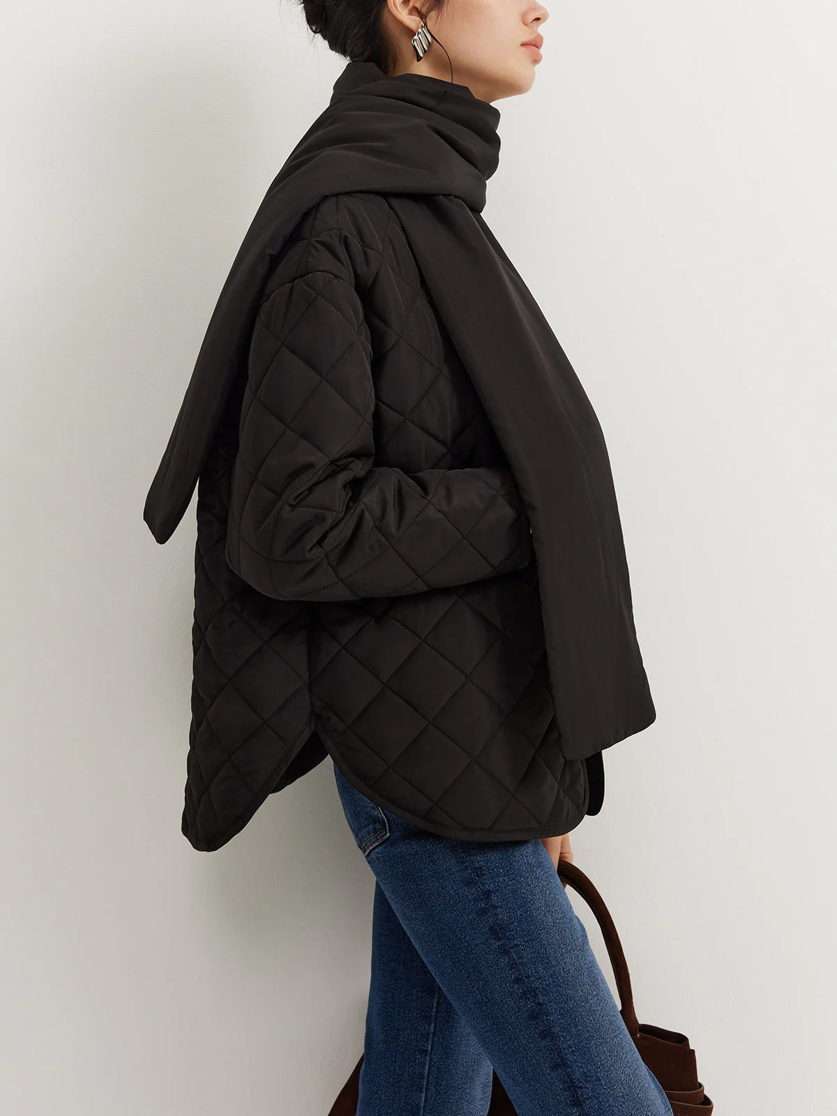 Cape Texturée Noire | Élégante et Fluide | Confort Hivernal – Image 4