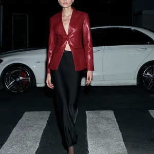Veste Cuir Rouge Ajustée | Élégance Moderne | Tendance Luxueuse