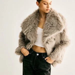 Veste Courte en Fausse Fourrure | Élégance Luxueuse | Style Glamour