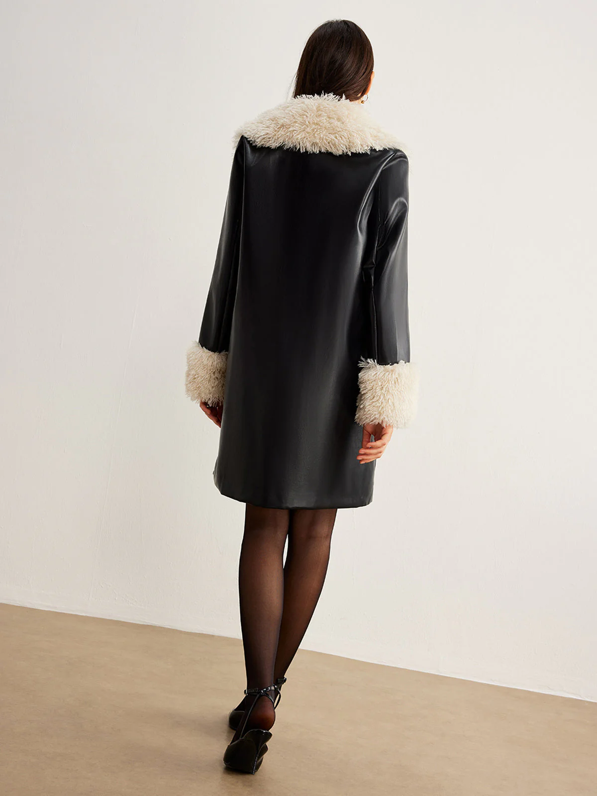 Manteau Ceinturé en Similicuir | Détails Fausse Fourrure | Élégance Glamour – Image 7