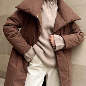 Manteau Long Matelassé Marron Chocolat | Col Oversize | Élégant et Confortable