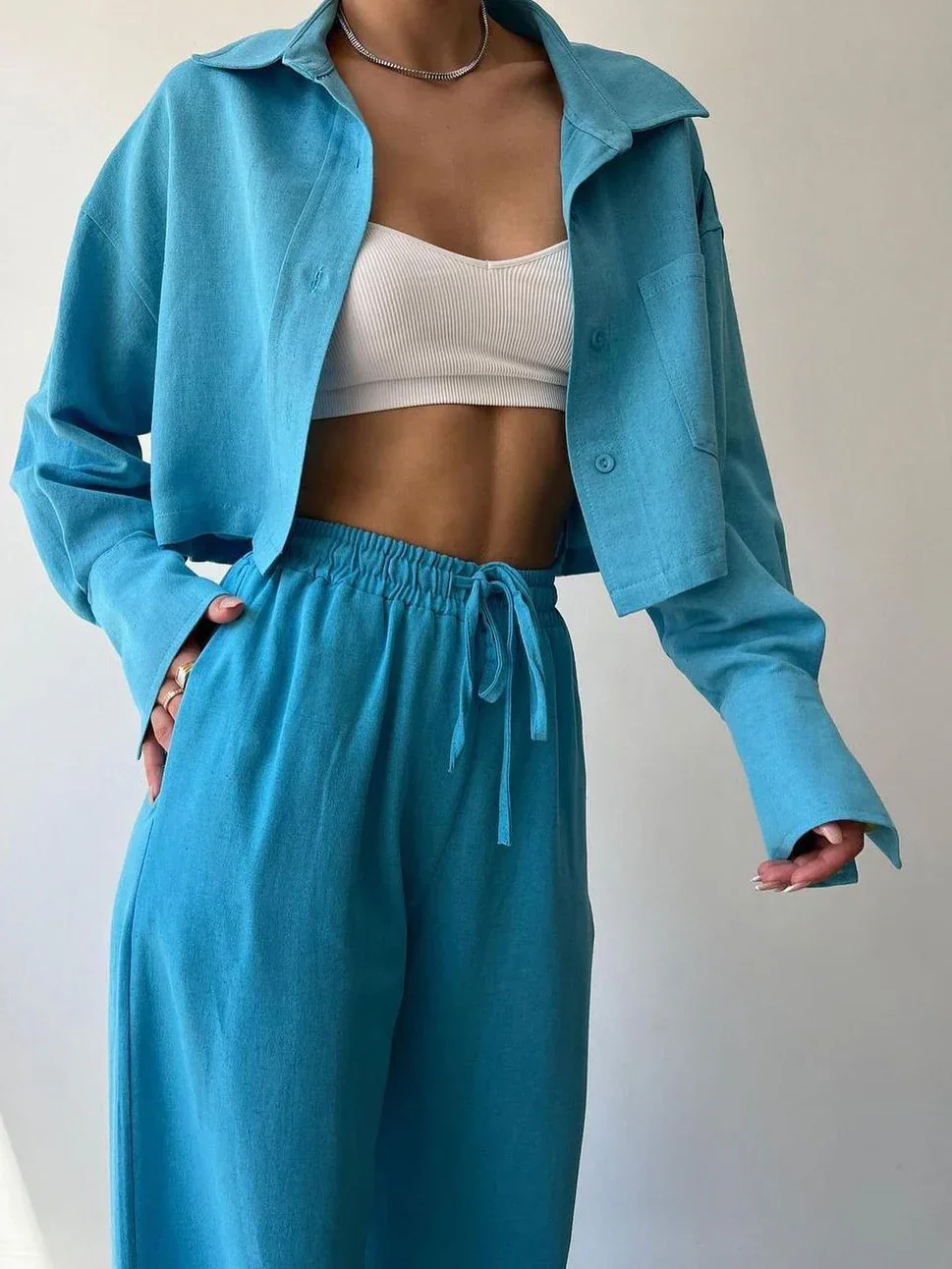 Ensemble deux pièces décontracté avec pantalon à cordon de serrage et col – Image 8