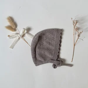 Béguin ajourée en laine