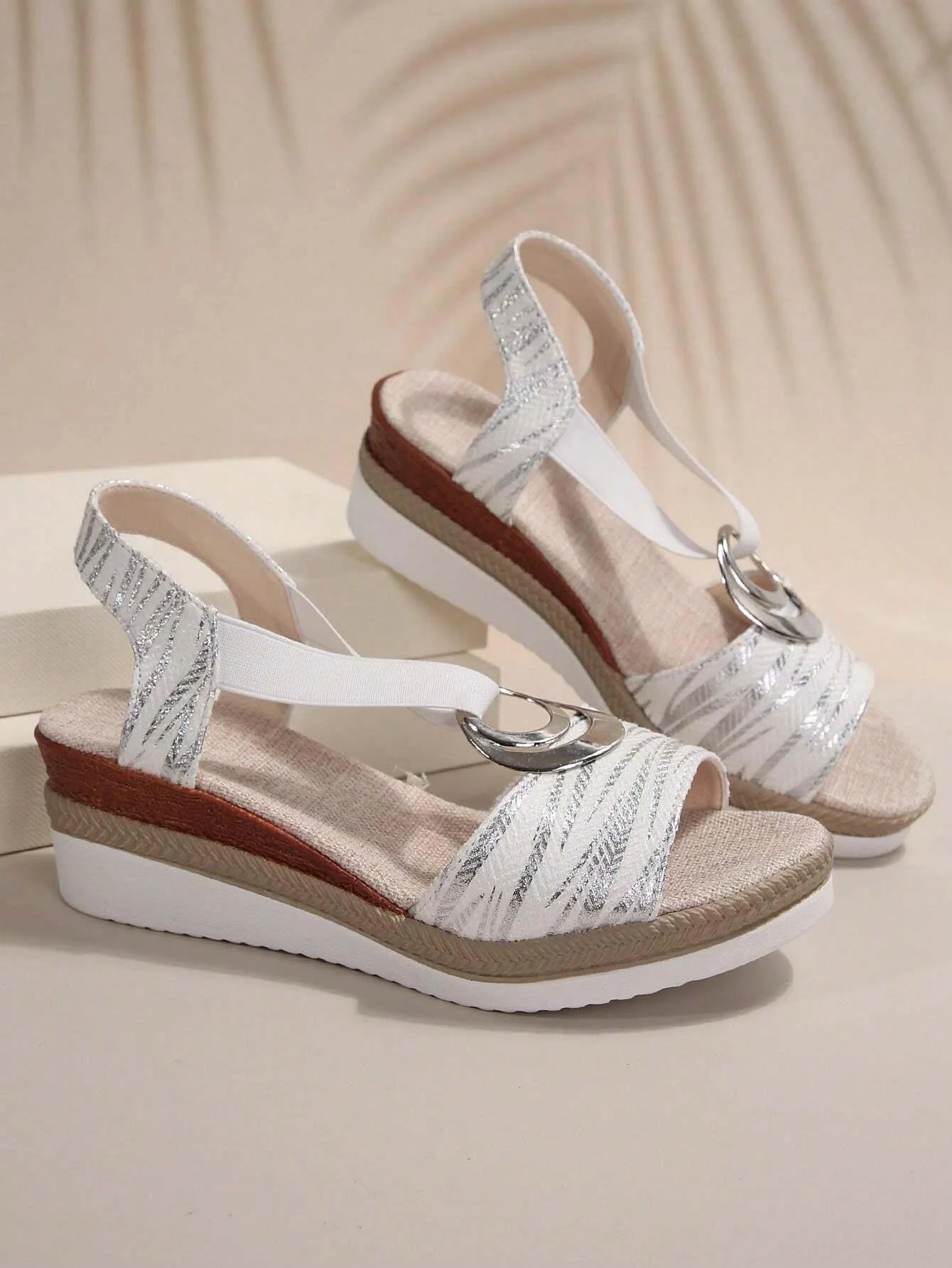 Maeva™ | Sandales orthopédiques confortables à talon compensé – Image 9