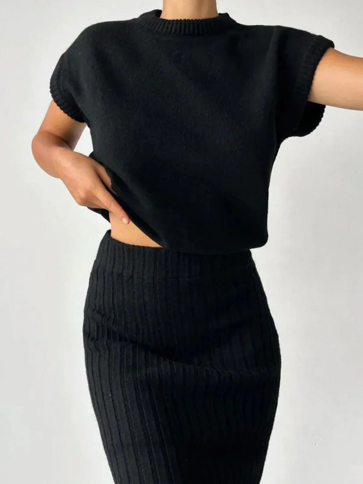 Ensemble débardeur en tricot épais et jupe mi-longue taille haute assortis – Image 4