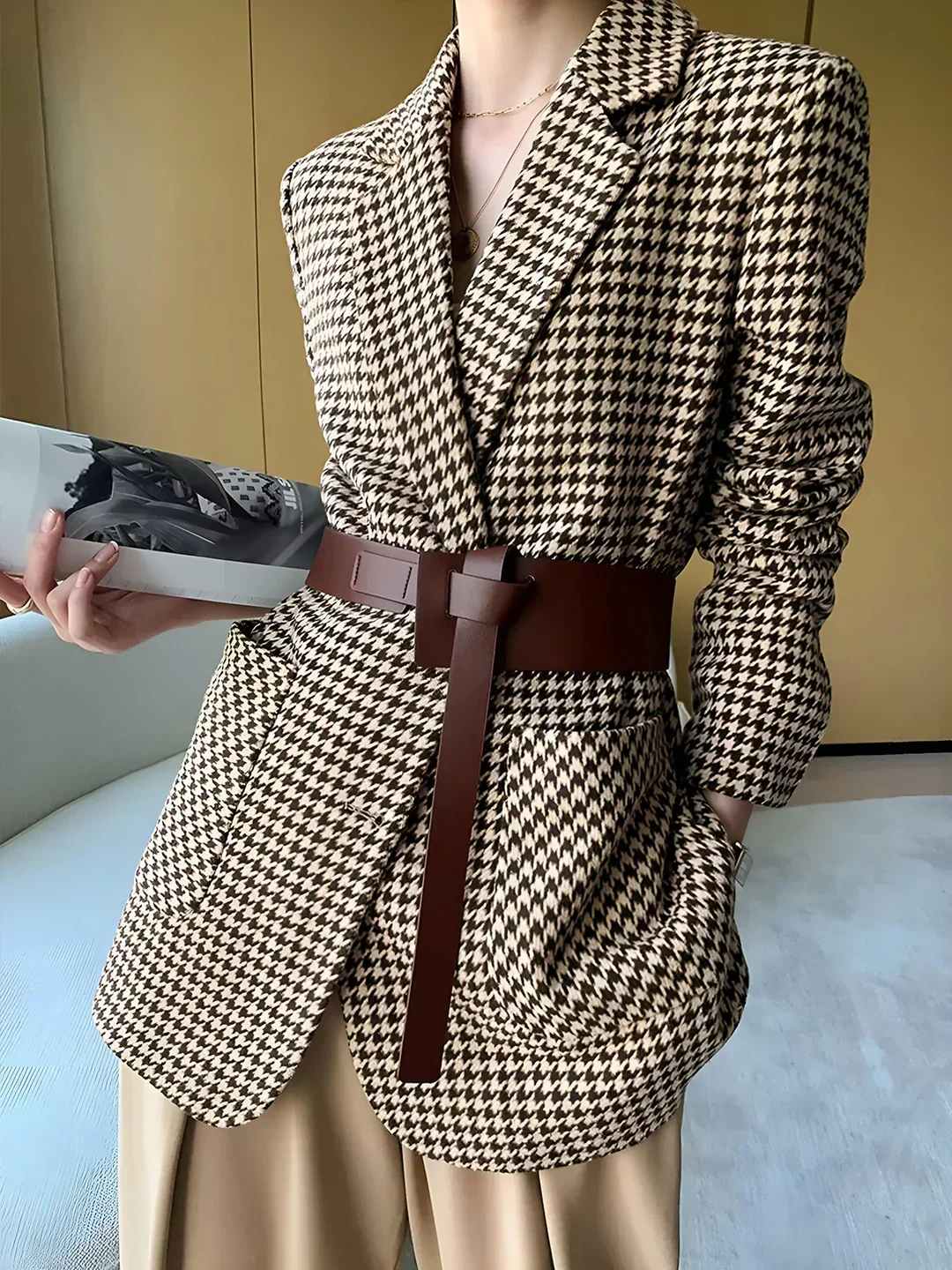 Blazer pied-de-poule élégant avec ceinture