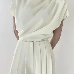 Haut à manches courtes de style minimaliste élégant