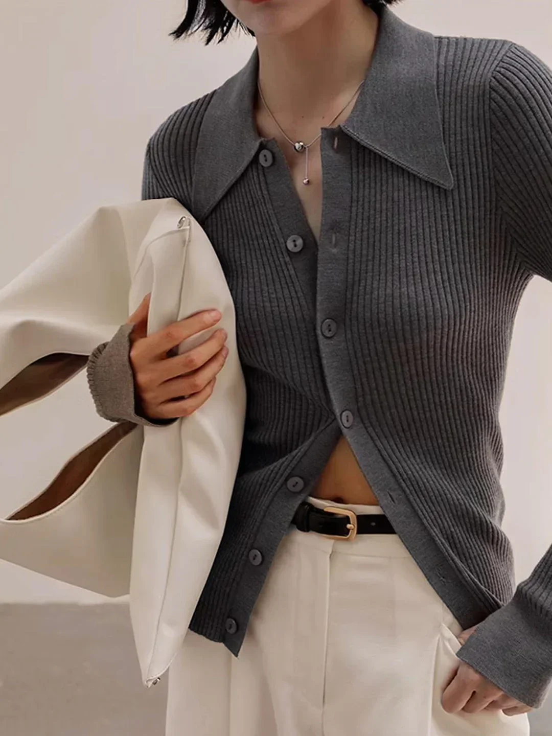 Cardigan slim à revers côtelés de style Oldmoney – Image 4