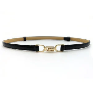 Ceinture noire minimaliste avec détail de chaîne dorée