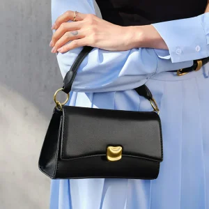 Sac à rabat baguette noir de style élégant