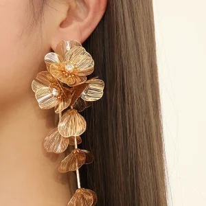 Boucles d'oreilles à franges et décor floral en aiguille d'argent