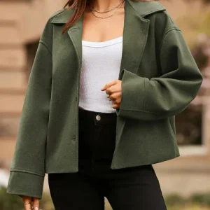 Veste courte boutonnée à col à revers