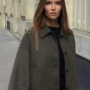 Manteau court en laine taupe