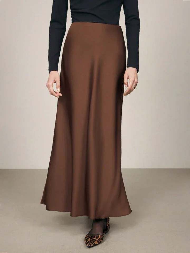 Jupe nuisette minimaliste en satin – Image 2