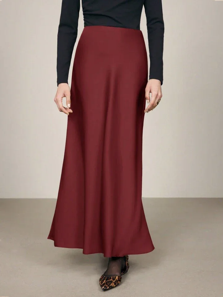 Jupe nuisette minimaliste en satin – Image 9