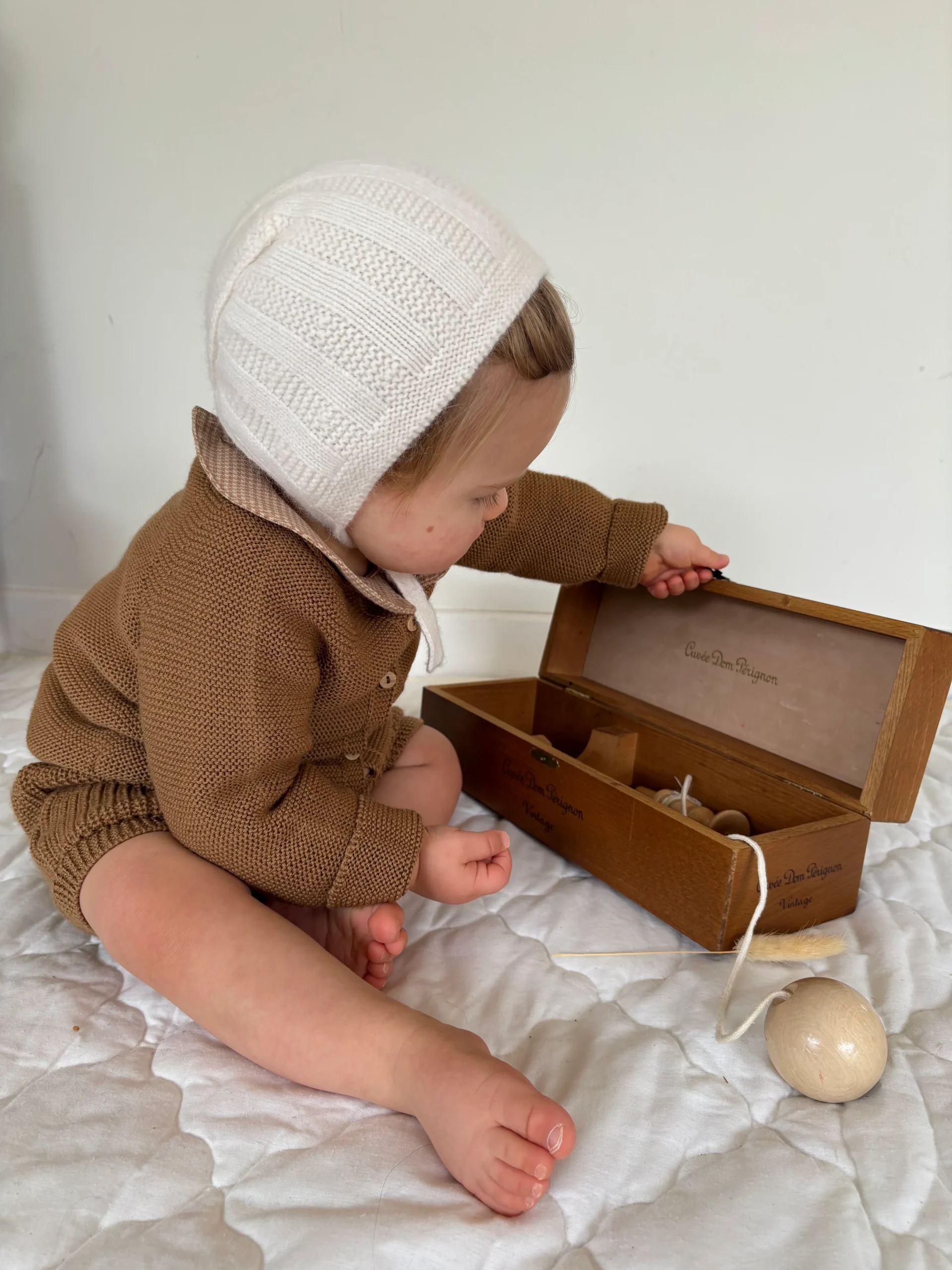 Brassière bébé laine EDGAR caramel - tricotée en France – Image 2
