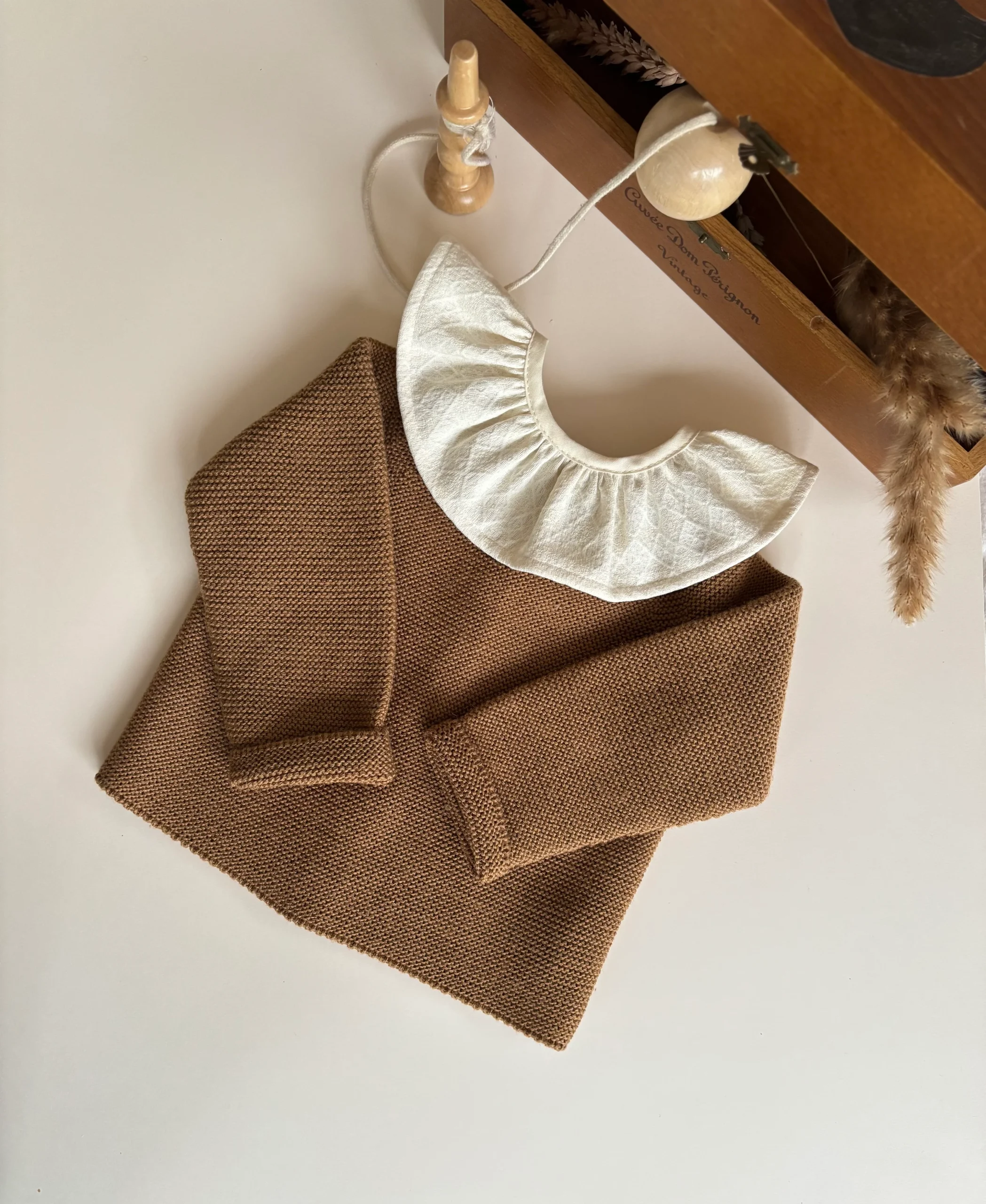 Brassière bébé laine EDGAR caramel - tricotée en France