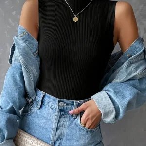 Gilet tricoté sans manches à demi-col roulé