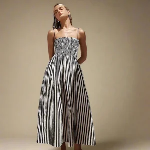 Robe Longue Bustier Rayée – Élégance & Esprit Estival Chic