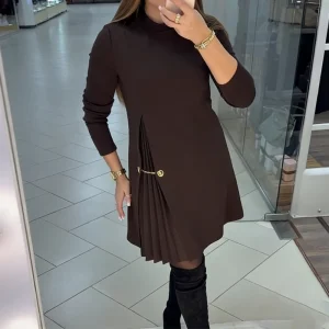 Robe femme élégante à panneau plissé asymétrique – Style moderne et raffiné