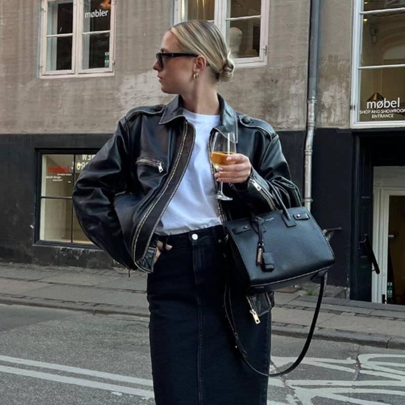 Veste Ajustée en Simili-Cuir Noir | Look Minimaliste | Style Intemporel