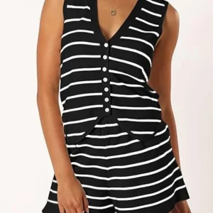 Amara - Ensemble casual avec gilet rayé à boutons et short assorti