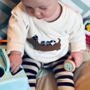 Look Mixte & Détail Brodé Adorable - L'ensemble Sweat Et Pantalon Avec Teckel Brodé