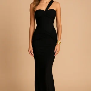 Robe Longue Asymétrique – Glamour Noir au Style Sculptural