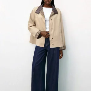 Blazer marron à carreaux, manches patchwork et col en cuir, idéal pour l'hiver et le quotidien.