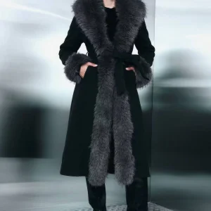 Manteau long avec col et manchettes en fausse fourrure